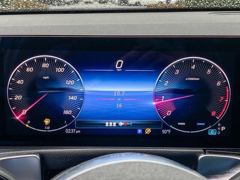 Used 2025 Mercedes-Benz GLB 250 4MATIC image 23