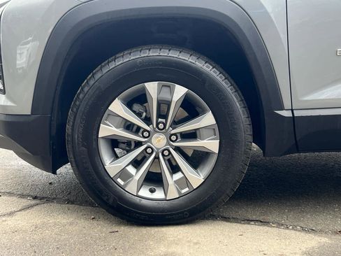 Certified 2025 Chevrolet Equinox LT w/ Safety and Technology Package AWD/4WD image 11