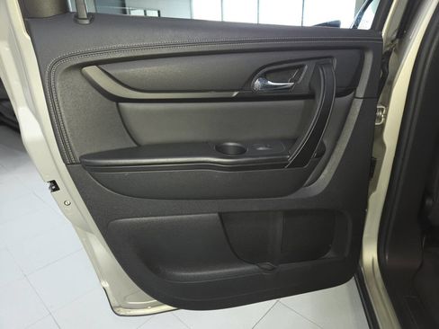Used 2015 Chevrolet Traverse LT w/ Style and Technology Package FWD image 19