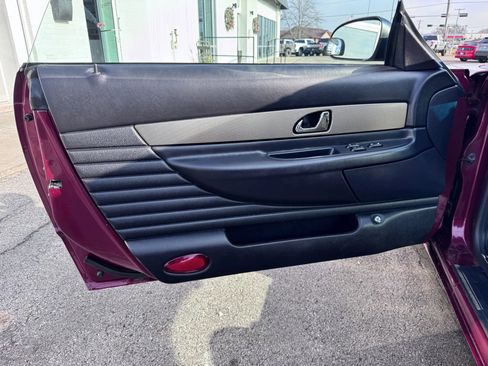 Used 2004 Ford Thunderbird image 20