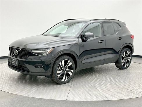 Certified 2024 Volvo XC40 B5 Plus w/ Protection Package Premier image 1