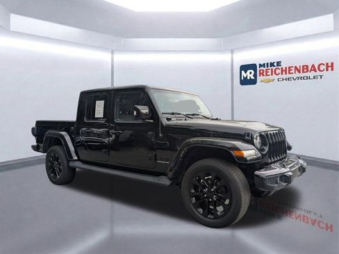 Used 2023 Jeep Gladiator Overland image 2