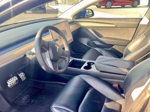 Used 2023 Tesla Model 3 Standard Range RWD image 5