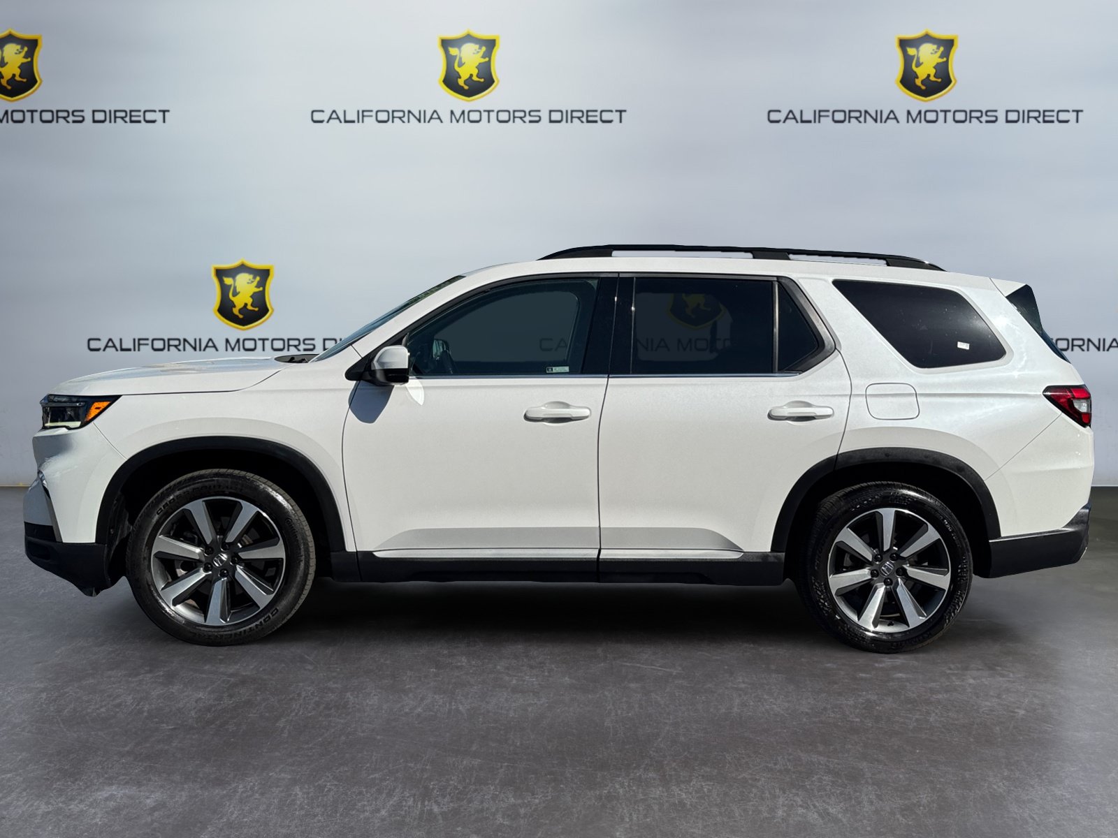 Used 2023 Honda Pilot Touring image 2