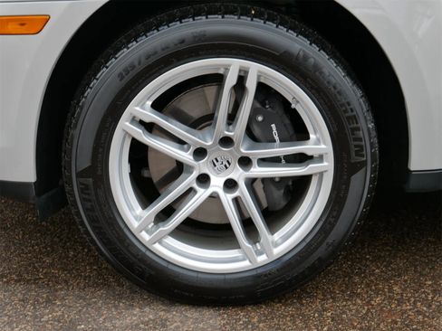 Used 2025 Porsche Macan image 6