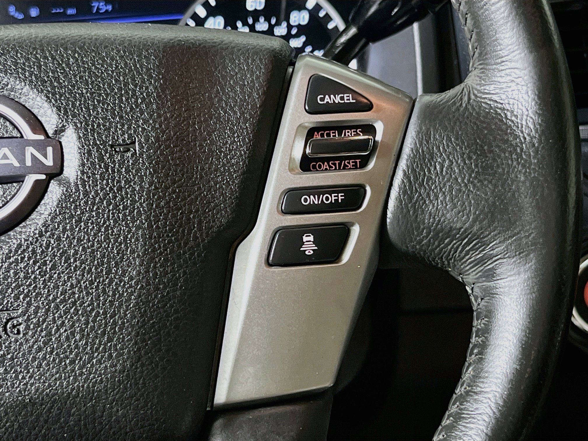 Used 2023 Nissan Titan SV w/ SV Convenience Package RWD image 17