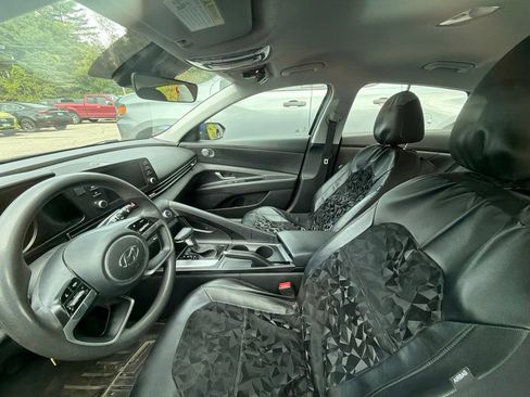 Used 2023 Hyundai Elantra SEL FWD image 7