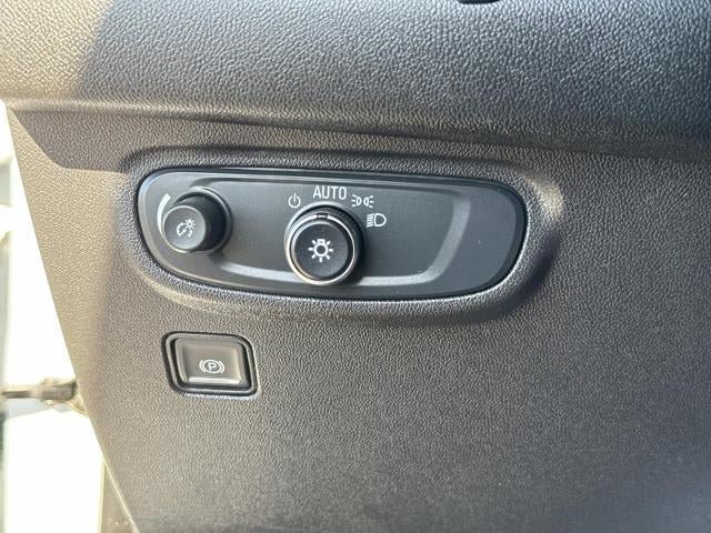 Used 2024 GMC Terrain SLE w/ Driver Convenience Package FWD image 26