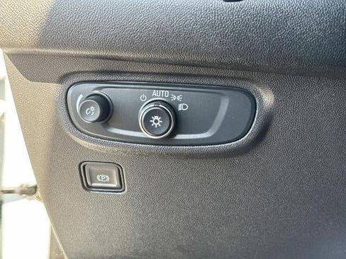 Used 2024 GMC Terrain SLE w/ Driver Convenience Package FWD image 26