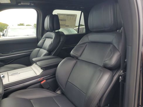 New 2025 Lincoln Navigator Reserve w/ Jet Appearance Package AWD/4WD image 24