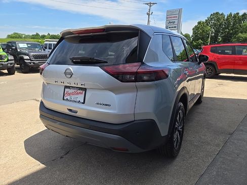 Used 2023 Nissan Rogue SV AWD/4WD image 11