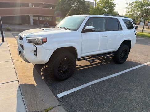 Used 2019 Toyota 4Runner TRD Off-Road Premium AWD/4WD image 6