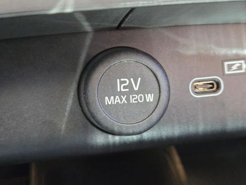 Used 2023 Volvo XC40 Recharge Ultimate AWD/4WD image 27