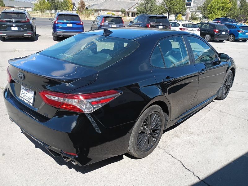 Used 2019 Toyota Camry SE FWD image 5