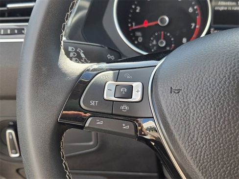 Certified 2021 Volkswagen Tiguan SE image 30