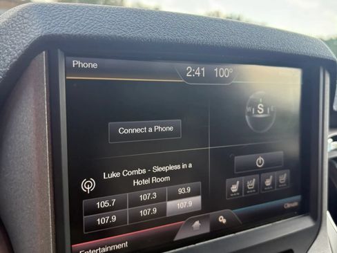 Used 2015 Ford F250 Lariat w/ Lariat Chrome Package AWD/4WD image 19