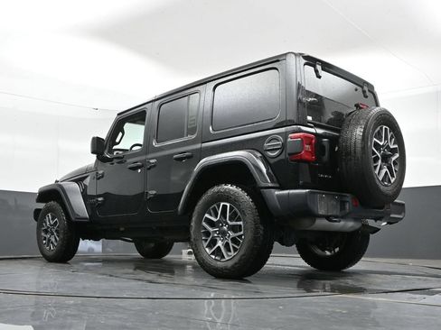 Used 2025 Jeep Wrangler Unlimited Sahara AWD/4WD image 46