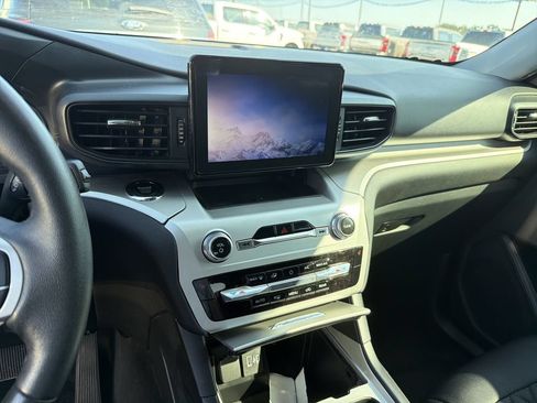 Used 2022 Ford Explorer XLT RWD image 16