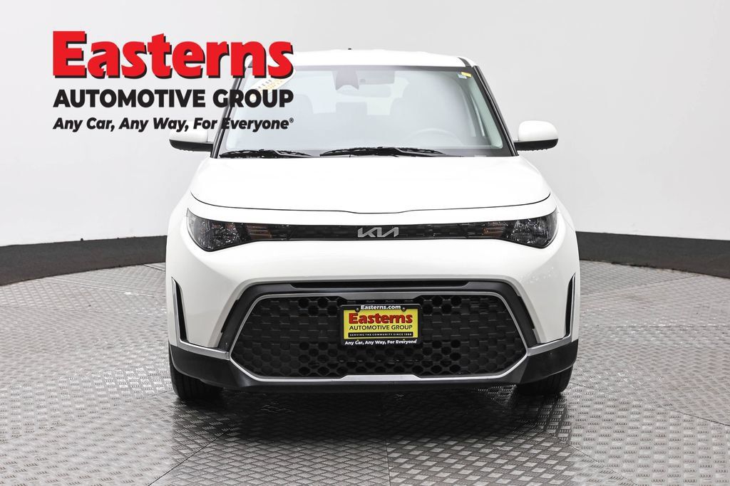 Used 2024 Kia Soul LX w/ Option Group 015 FWD image 2