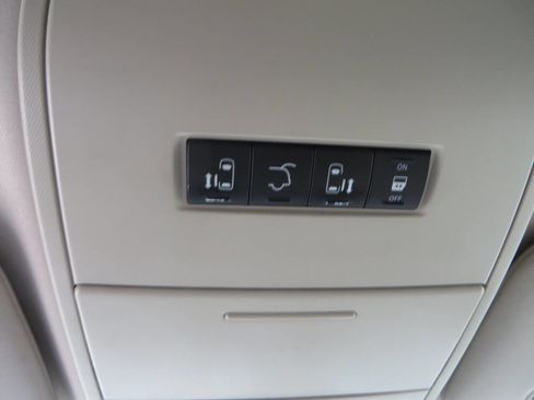 Used 2015 Chrysler Town & Country Touring w/ Driver Convenience Group image 52