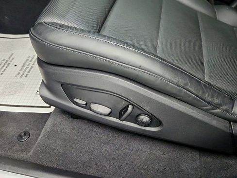 Used 2025 Porsche Macan Electric w/ Premium Package image 12