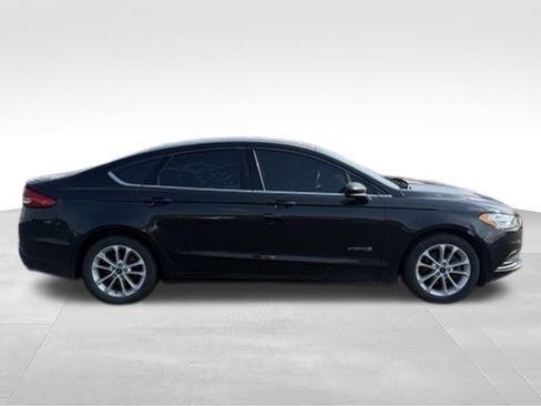 Used 2018 Ford Fusion SE FWD image 11