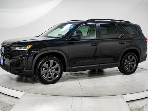 Certified 2024 Honda Pilot Sport image 3