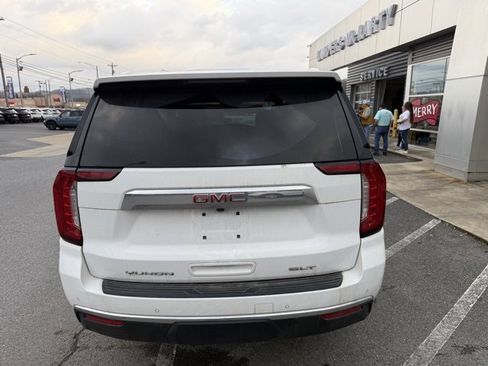 Used 2024 GMC Yukon XL SLT image 3