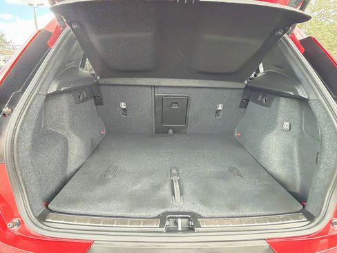 Used 2024 Volvo XC40 B5 Plus AWD/4WD image 11