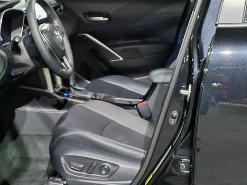 Used 2025 Toyota Corolla Cross XLE image 16