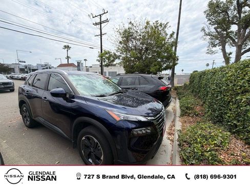 Used 2024 Nissan Rogue SV w/ SV Premium Package FWD image 1