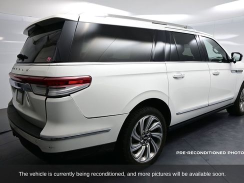 Used 2022 Lincoln Navigator L Reserve image 3