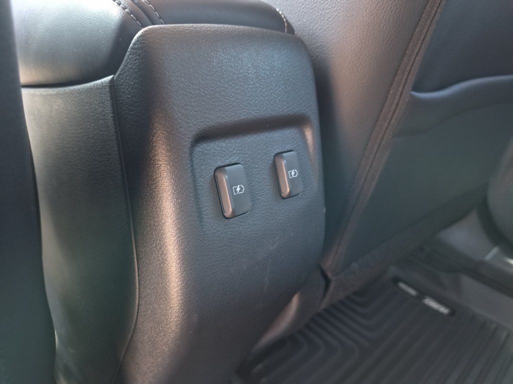 Certified 2023 Nissan Kicks SR w/ SR Premium Package FWD image 12