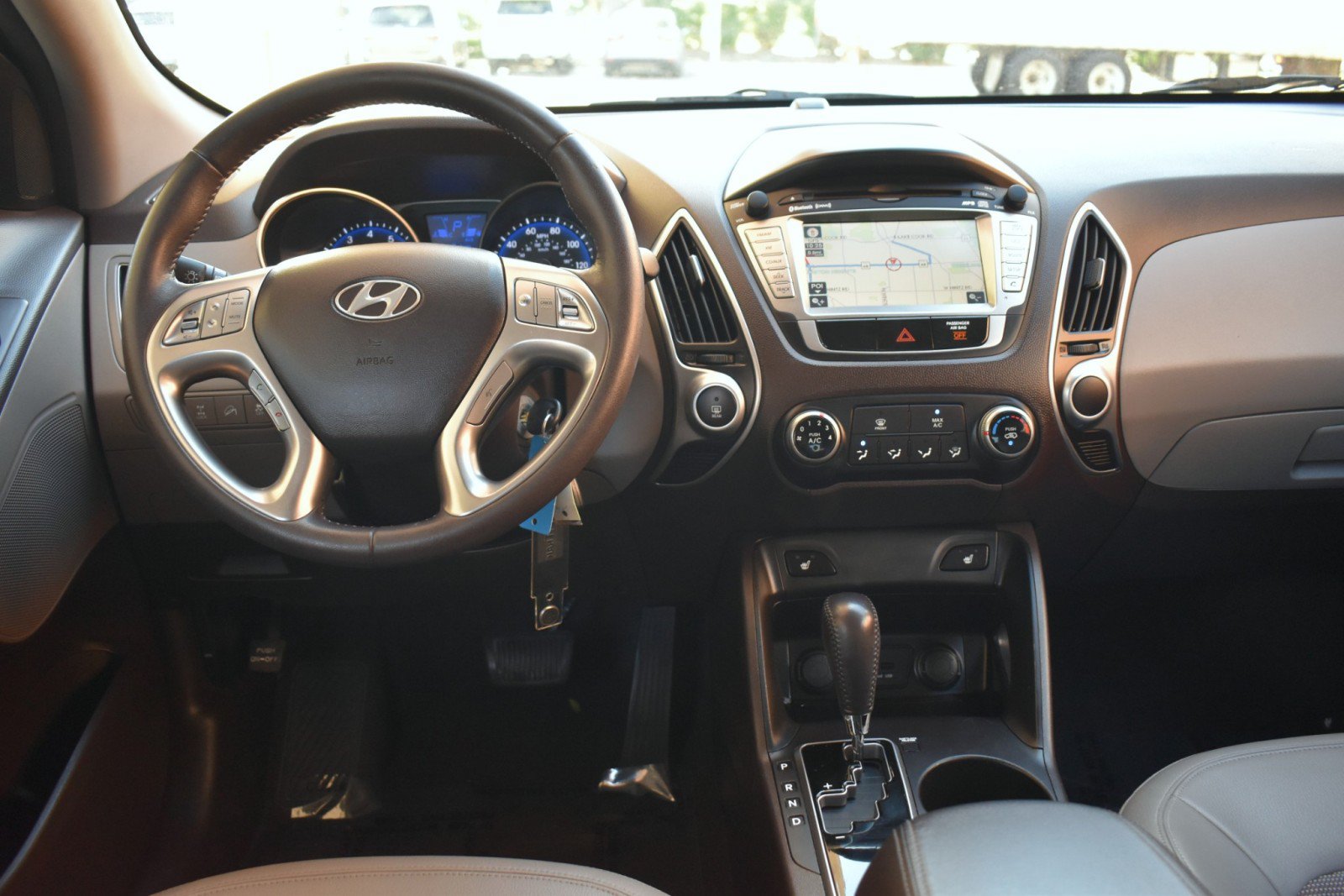 Used 2011 Hyundai Tucson GLS w/ Navigation Pkg 2 AWD/4WD image 12