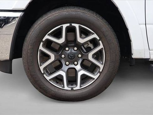 Used 2025 RAM 1500 Laramie AWD/4WD image 9