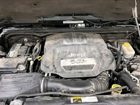 Used 2012 Jeep Wrangler Unlimited Sahara w/ Dual Top Group AWD/4WD image 10