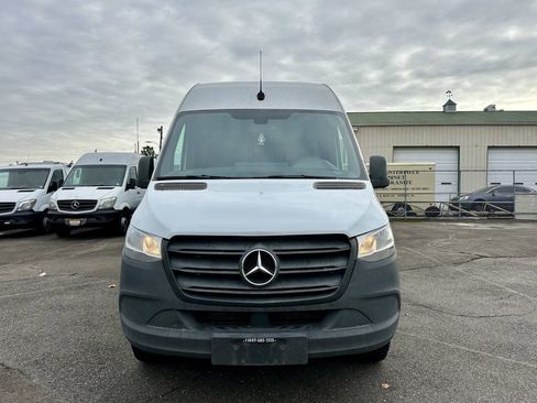 Used 2019 Mercedes-Benz Sprinter 170 image 2