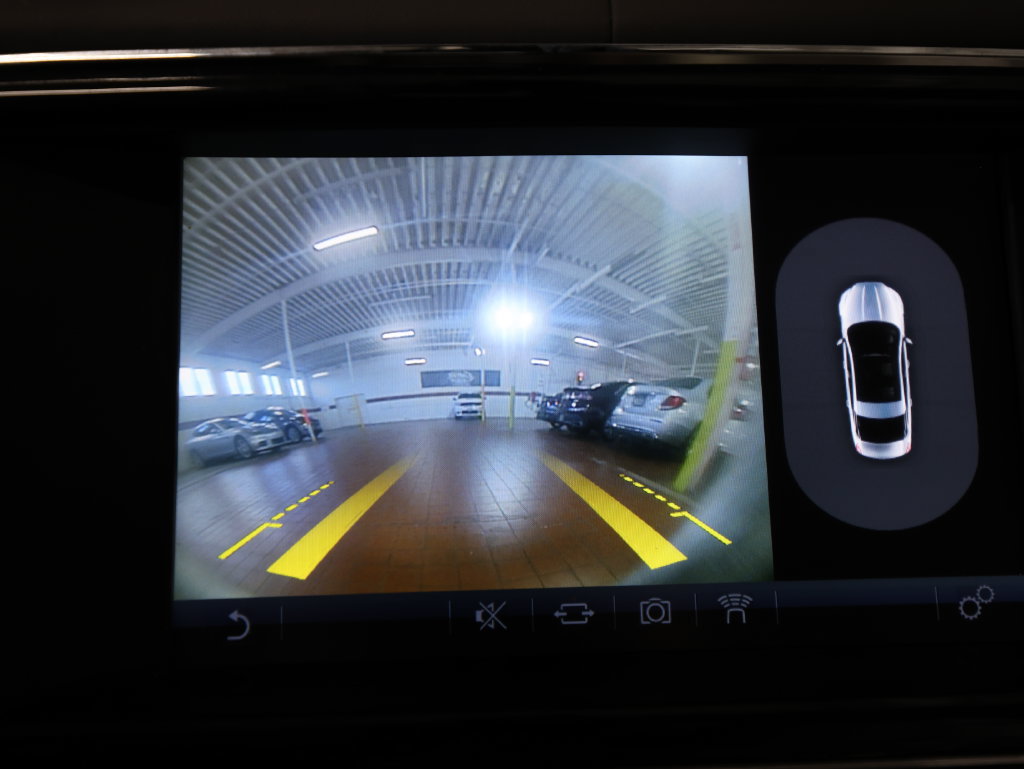 Used 2017 Jaguar XJ L Portfolio RWD image 20