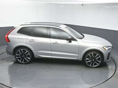 Used 2023 Volvo XC60 B5 Ultimate w/ Protection Package Premier FWD image 49