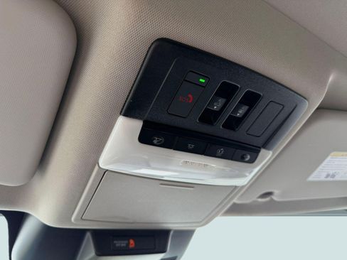 Certified 2025 Nissan Rogue Platinum FWD image 22