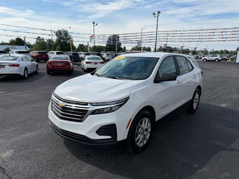 Used 2023 Chevrolet Equinox LS w/ LS Convenience Package FWD image 9