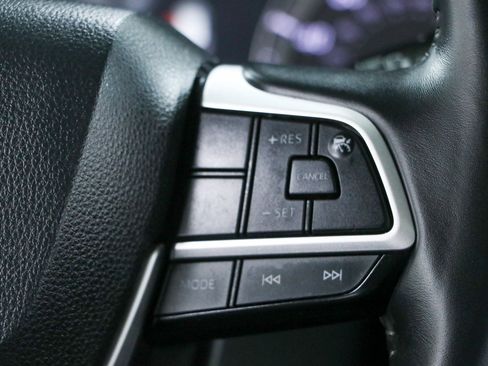 Used 2024 Toyota Highlander XLE FWD image 15