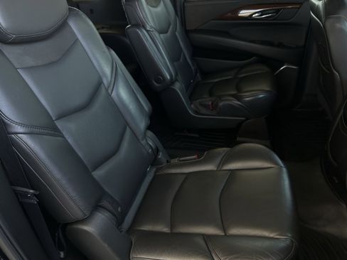 Used 2019 Cadillac Escalade ESV Premium Luxury AWD/4WD image 21
