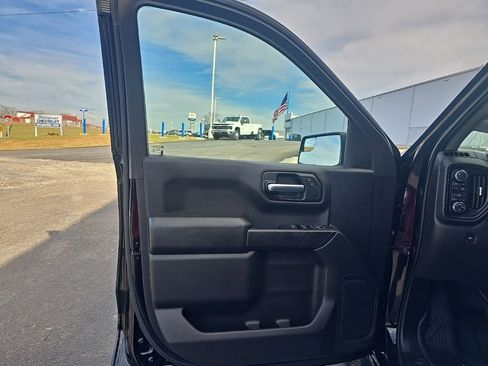 Used 2019 Chevrolet Silverado 1500 Custom w/ Custom Value Package image 12