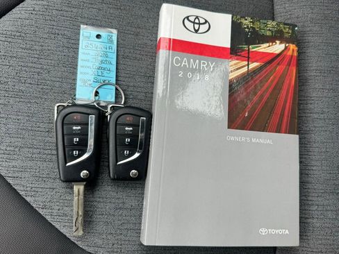 Used 2018 Toyota Camry LE image 32