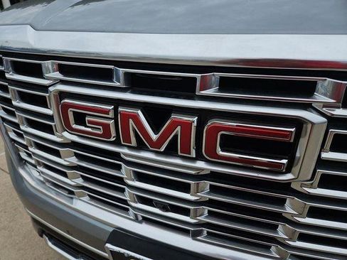 Used 2025 GMC Yukon XL Denali RWD image 30