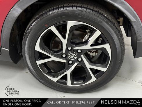 Used 2019 Toyota C-HR Limited FWD image 12