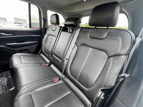 Used 2023 Jeep Grand Cherokee Limited AWD/4WD image 31