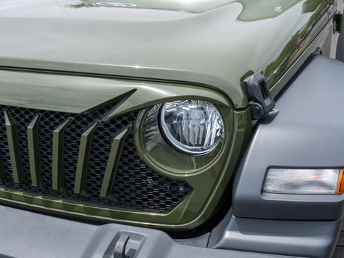 Used 2022 Jeep Wrangler Sport AWD/4WD image 9