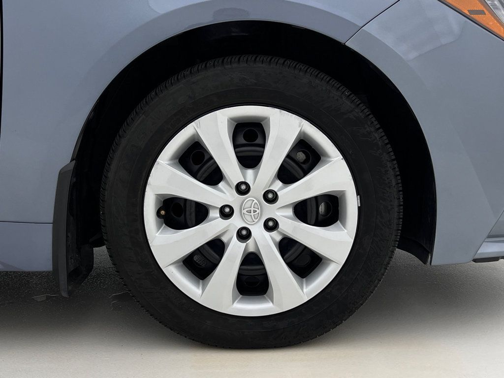 Used 2025 Toyota Corolla LE FWD image 28